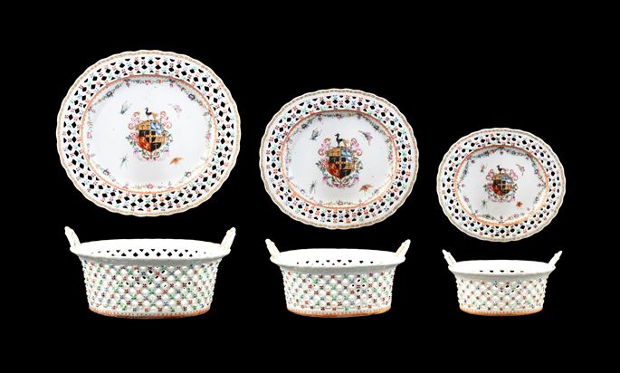 GG: Set of Three Chinese armorial porcelain reticulated baskets and stands, arms of Piggott | MasterArt